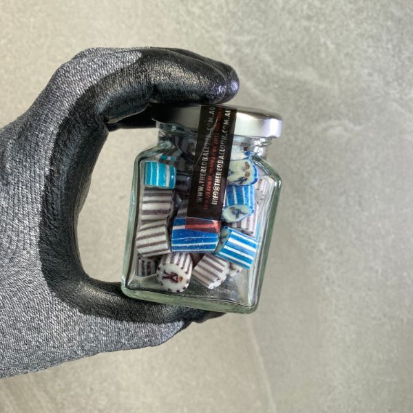 80g jar of Groom & Groom character wedding candy.